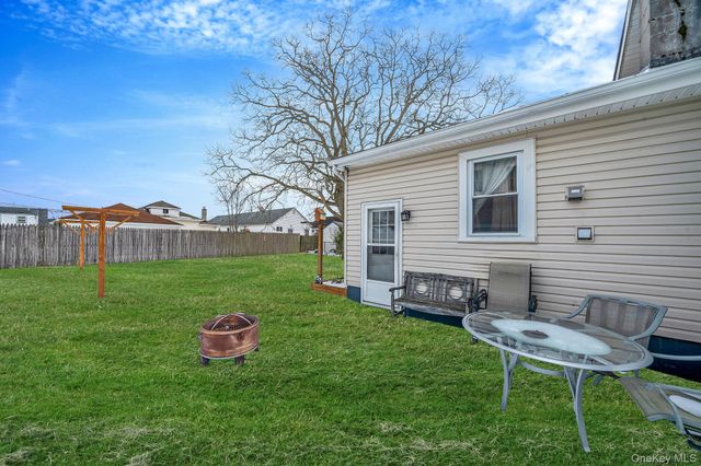 924 S 4th Street, Lindenhurst, NY 11757