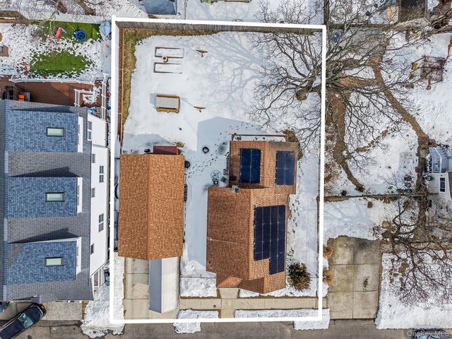 924 S 4th Street, Lindenhurst, NY 11757