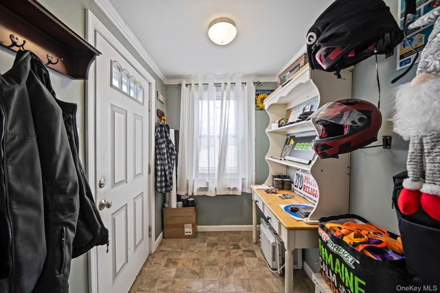 924 S 4th Street, Lindenhurst, NY 11757