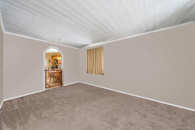 924 S 4th Street, Lindenhurst, NY 11757