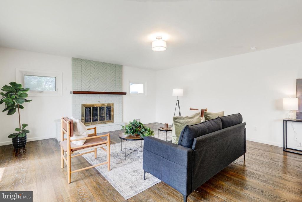 111 LAKEVIEW DR, Carlisle, PA 17013