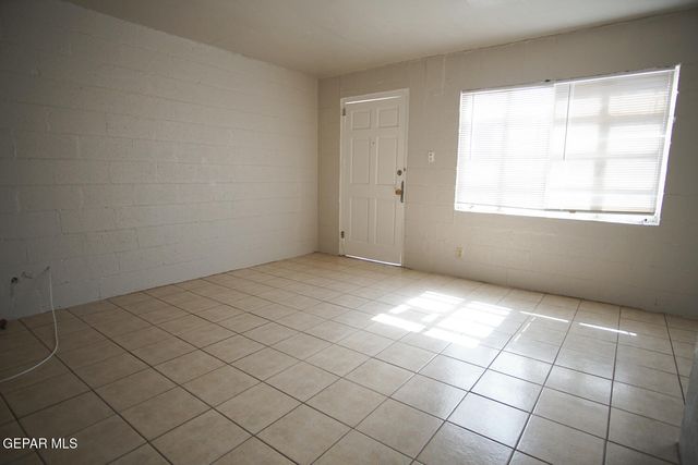 7303 Dale Road 10, El Paso, TX 79915