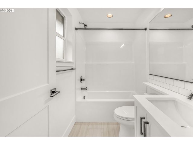 6471 Se RAMONA St A, Portland, OR 97206