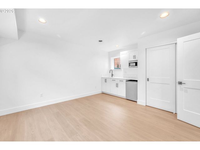 6471 Se RAMONA St A, Portland, OR 97206