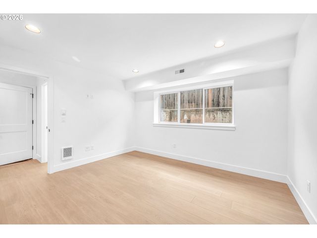 6471 Se RAMONA St A, Portland, OR 97206