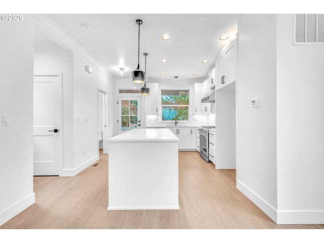 6471 Se RAMONA St A, Portland, OR 97206