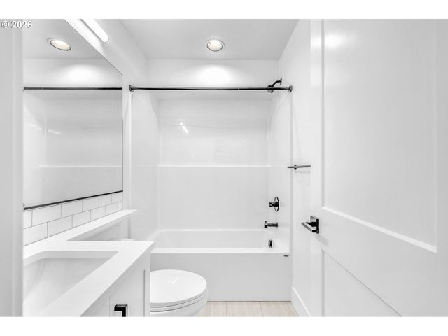 6471 Se RAMONA St A, Portland, OR 97206