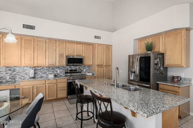 5845 W CHARTER OAK Road, Glendale, AZ 85304