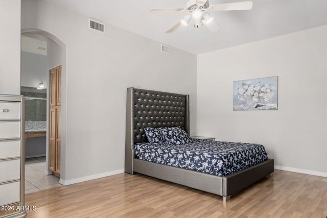 5845 W CHARTER OAK Road, Glendale, AZ 85304