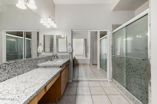 5845 W CHARTER OAK Road, Glendale, AZ 85304