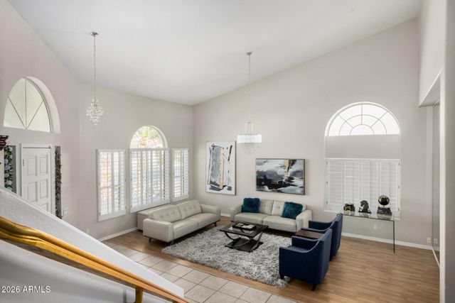 5845 W CHARTER OAK Road, Glendale, AZ 85304