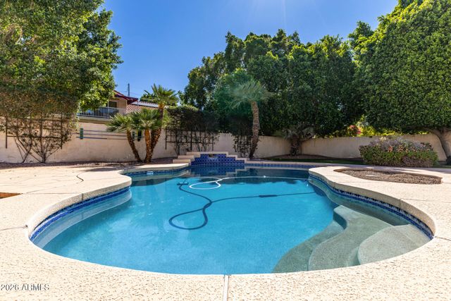 5845 W CHARTER OAK Road, Glendale, AZ 85304