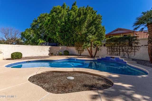 5845 W CHARTER OAK Road, Glendale, AZ 85304