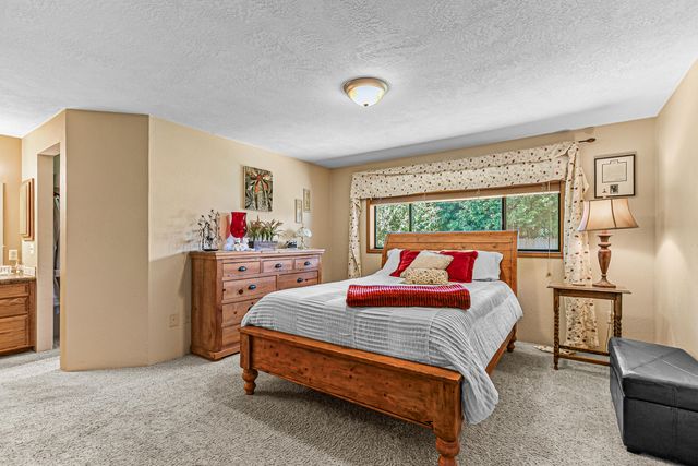 1869 Canyon Avenue, Medford, OR 97504