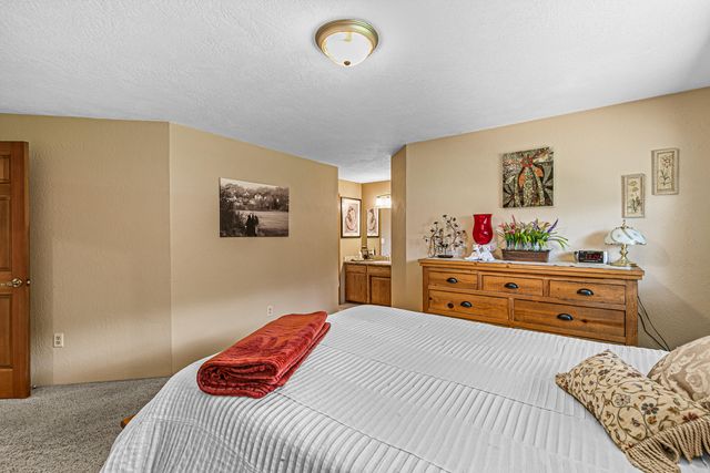 1869 Canyon Avenue, Medford, OR 97504