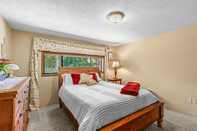 1869 Canyon Avenue, Medford, OR 97504