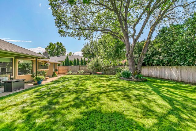 1869 Canyon Avenue, Medford, OR 97504