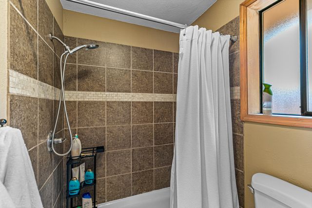 1869 Canyon Avenue, Medford, OR 97504