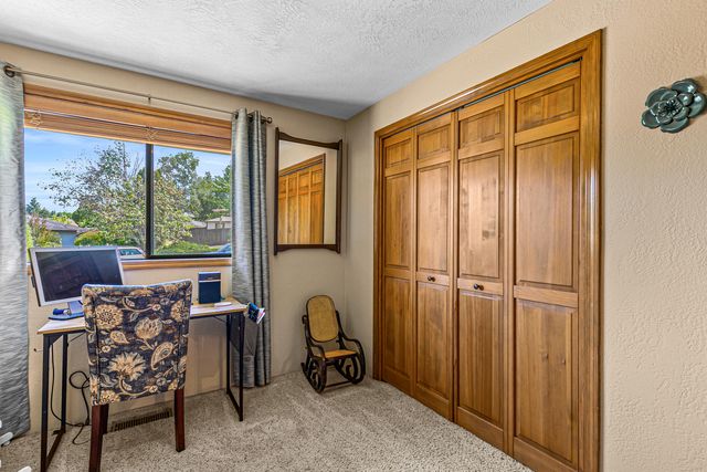 1869 Canyon Avenue, Medford, OR 97504