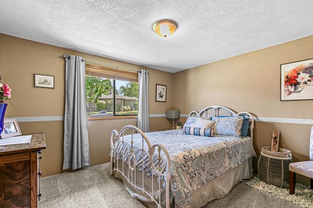 1869 Canyon Avenue, Medford, OR 97504