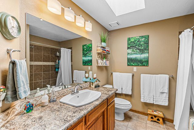 1869 Canyon Avenue, Medford, OR 97504