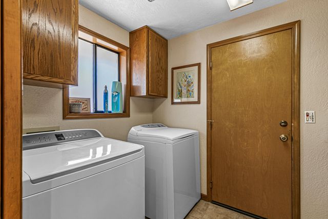 1869 Canyon Avenue, Medford, OR 97504