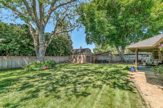 1869 Canyon Avenue, Medford, OR 97504