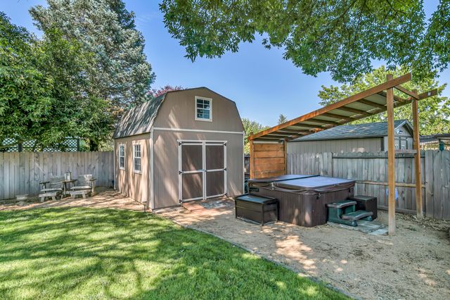 1869 Canyon Avenue, Medford, OR 97504