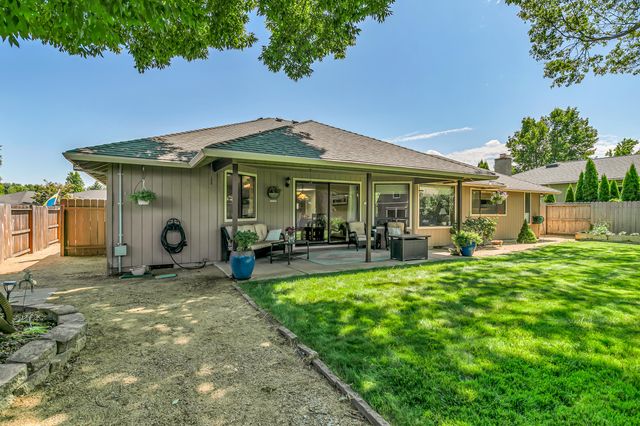 1869 Canyon Avenue, Medford, OR 97504