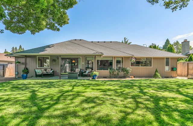 1869 Canyon Avenue, Medford, OR 97504