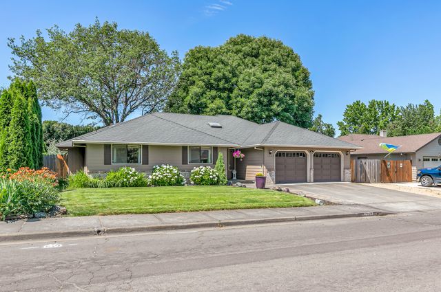 1869 Canyon Avenue, Medford, OR 97504