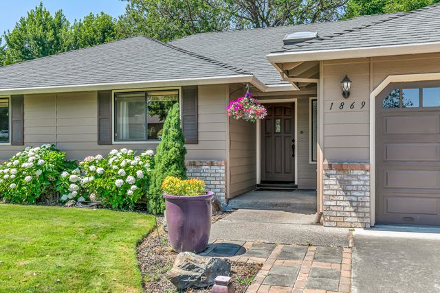 1869 Canyon Avenue, Medford, OR 97504