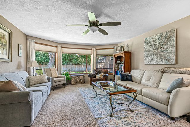 1869 Canyon Avenue, Medford, OR 97504