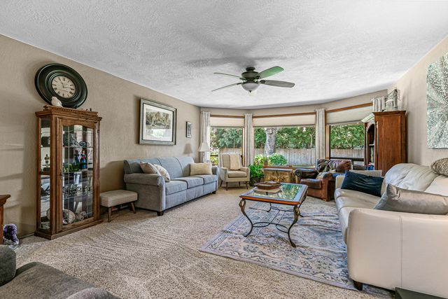 1869 Canyon Avenue, Medford, OR 97504