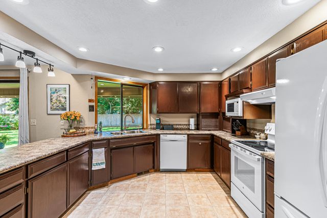 1869 Canyon Avenue, Medford, OR 97504