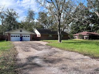 707 Maple Street, Sweeny, TX 77480