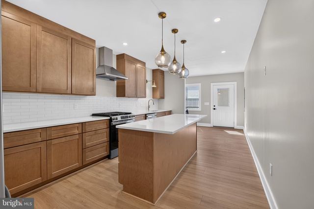 909 EASTERN AVE, Baltimore, MD 21202