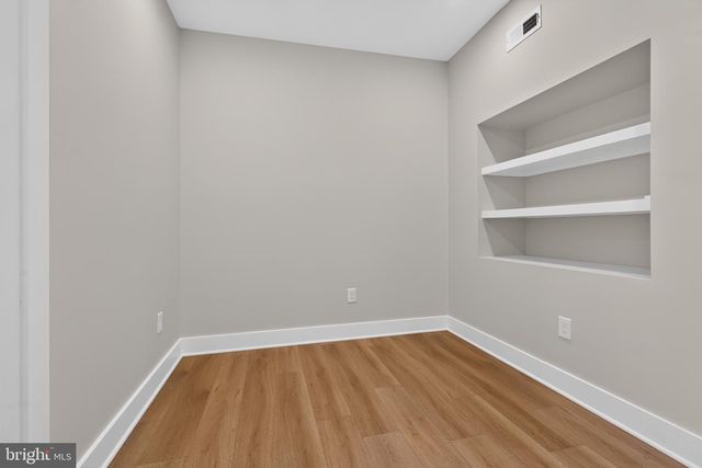 909 EASTERN AVE, Baltimore, MD 21202