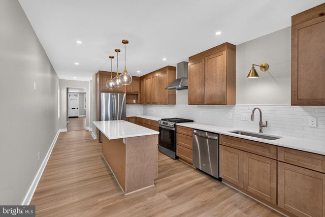 909 EASTERN AVE, Baltimore, MD 21202