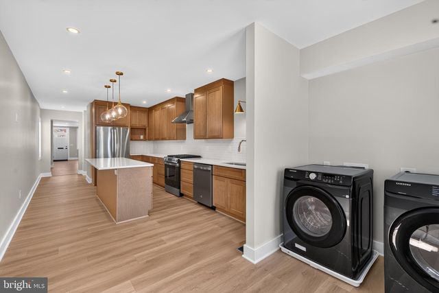 909 EASTERN AVE, Baltimore, MD 21202