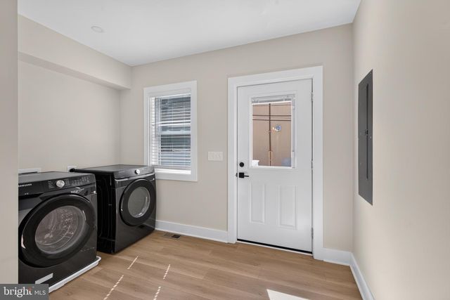 909 EASTERN AVE, Baltimore, MD 21202