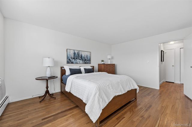 1 Toms Point Lane apt C Building 1, Port Washington, NY 11050