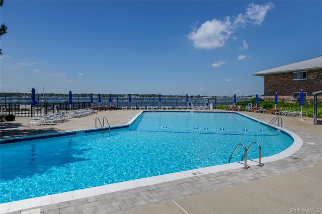 1 Toms Point Lane apt C Building 1, Port Washington, NY 11050