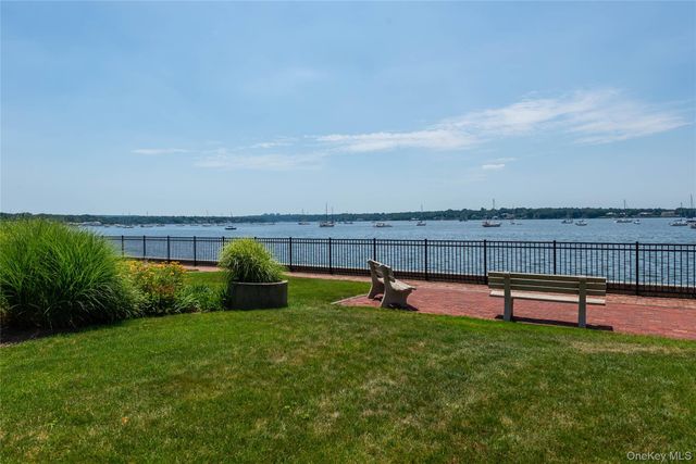 1 Toms Point Lane apt C Building 1, Port Washington, NY 11050