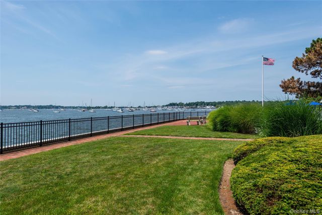 1 Toms Point Lane apt C Building 1, Port Washington, NY 11050