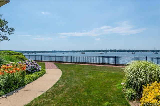 1 Toms Point Lane apt C Building 1, Port Washington, NY 11050