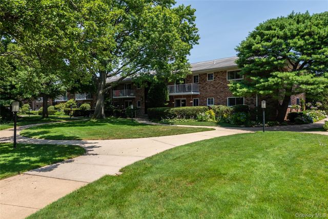1 Toms Point Lane apt C Building 1, Port Washington, NY 11050