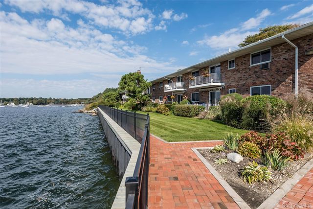 1 Toms Point Lane apt C Building 1, Port Washington, NY 11050