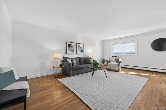 1 Toms Point Lane apt C Building 1, Port Washington, NY 11050