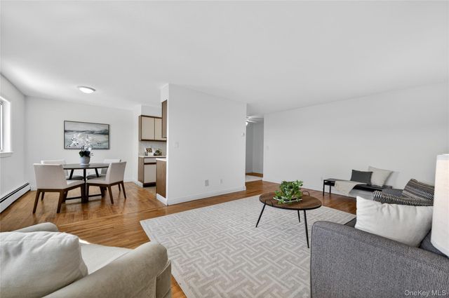 1 Toms Point Lane apt C Building 1, Port Washington, NY 11050